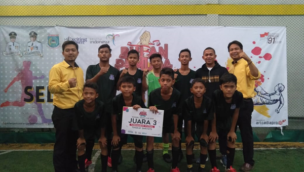 tim-futsal-smp-al-amanah-juara-3-dispora-cup-kota-tangerang-selatan